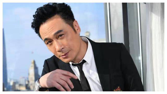 吴镇宇:搞笑励志,从小白脸到斗鸡眼,极致演绎斯文败类.