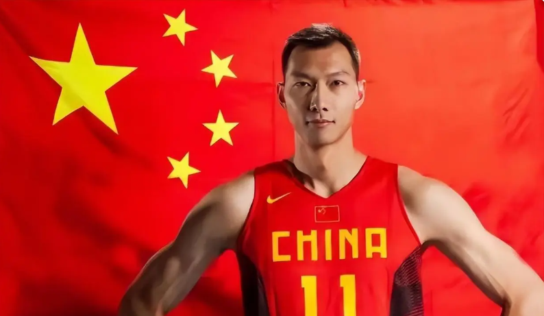 的女人,身价40亿,43岁皮肤仍水灵娇嫩,背后有纹身_易建联_吴迪_广东