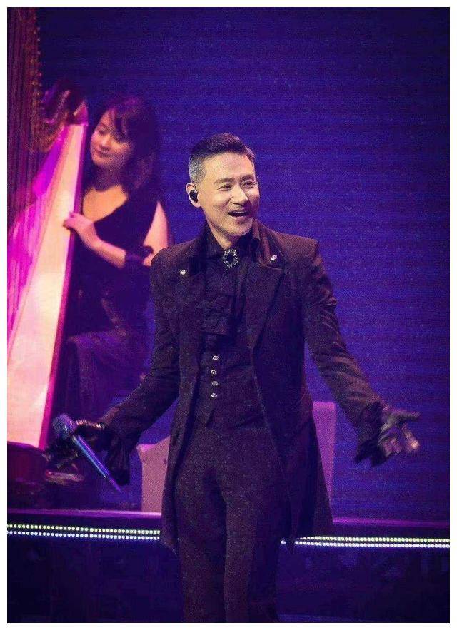 火爆歌手频频身体不适,在演出节奏调整不可少_演唱会_张学友_陈奕迅