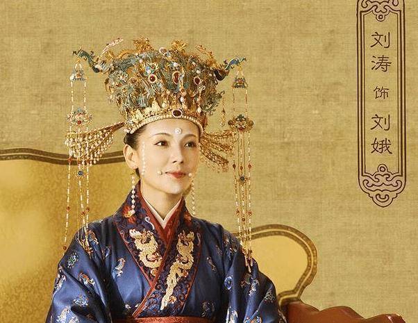 复刻宋代妆容!凤冠也不放过_进行_额头_酒窝