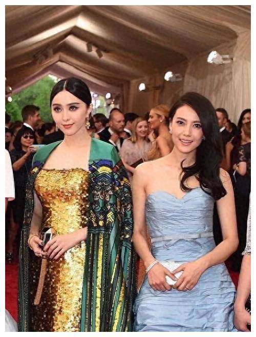 43岁高圆圆vs41岁范冰冰同穿抹胸裙风格大比拼谁更胜一筹