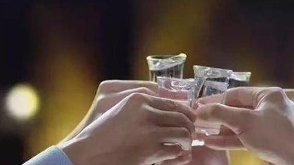 而过年基本都是大聚会,更免不了喝酒,各种长辈和晚辈给你敬酒,你能不