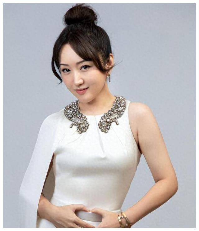 52岁杨钰莹的深圳豪宅火了养花种菜与狗相伴不亦快哉