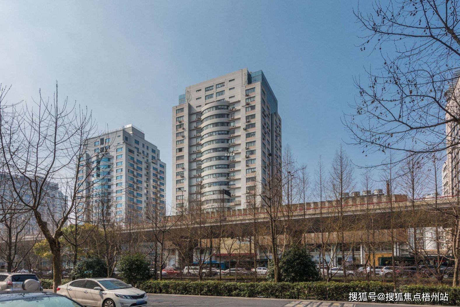 金峰大厦租120人独立办公室精装修带家具交通便利可注册