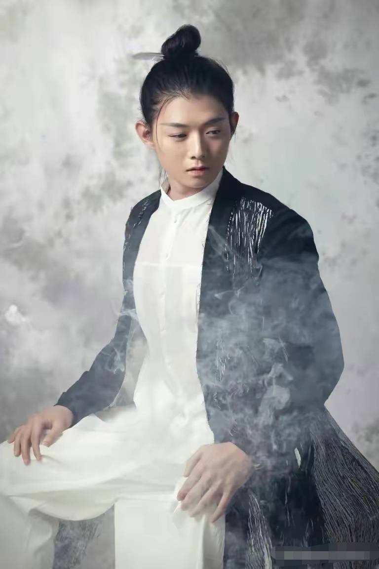 色字头上一把刀,盘点娱乐圈因色消失的那些男演员们_霍尊_高云翔