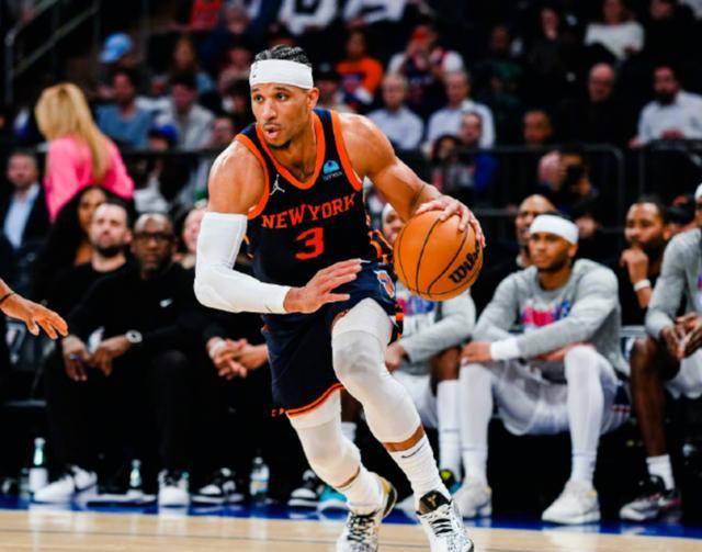 约什哈特领衔尼克斯击败76人迎威少式三双胜利助力连胜势头延续