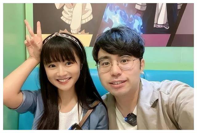 小花宣布与圈外男友分手,细数高调爱情,外界诸多质疑_yuki_mike_演技