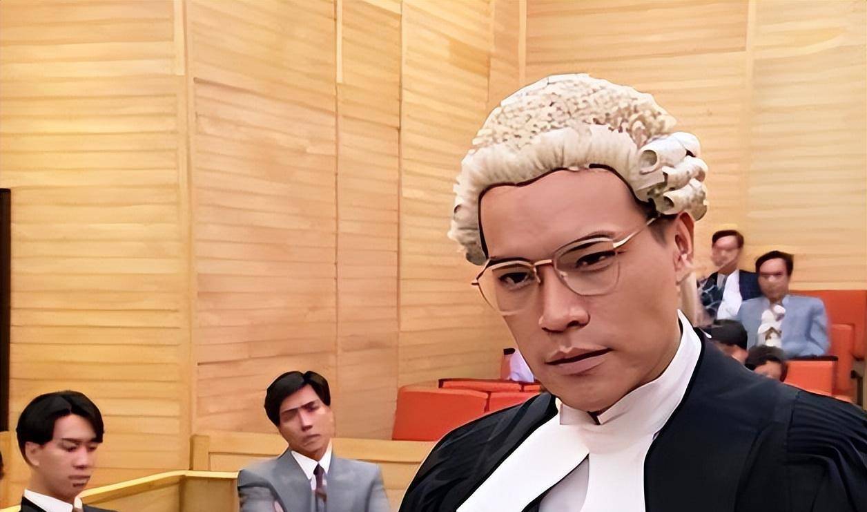 洪朝丰与富婆生活10年无果分手后高调出柜后又攀上宝咏琴