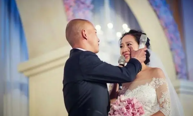 二婚的聂远,三婚的汪峰,四婚的许亚军,没赢过八婚的他!