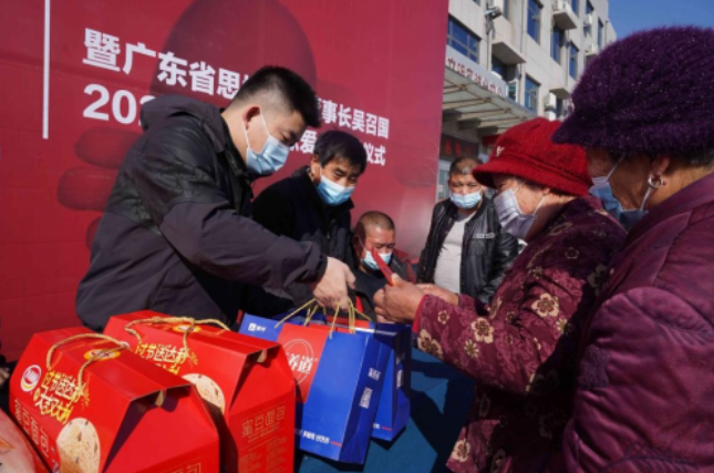 故土情深,乡情难忘,吴召国继续七年回乡做公益