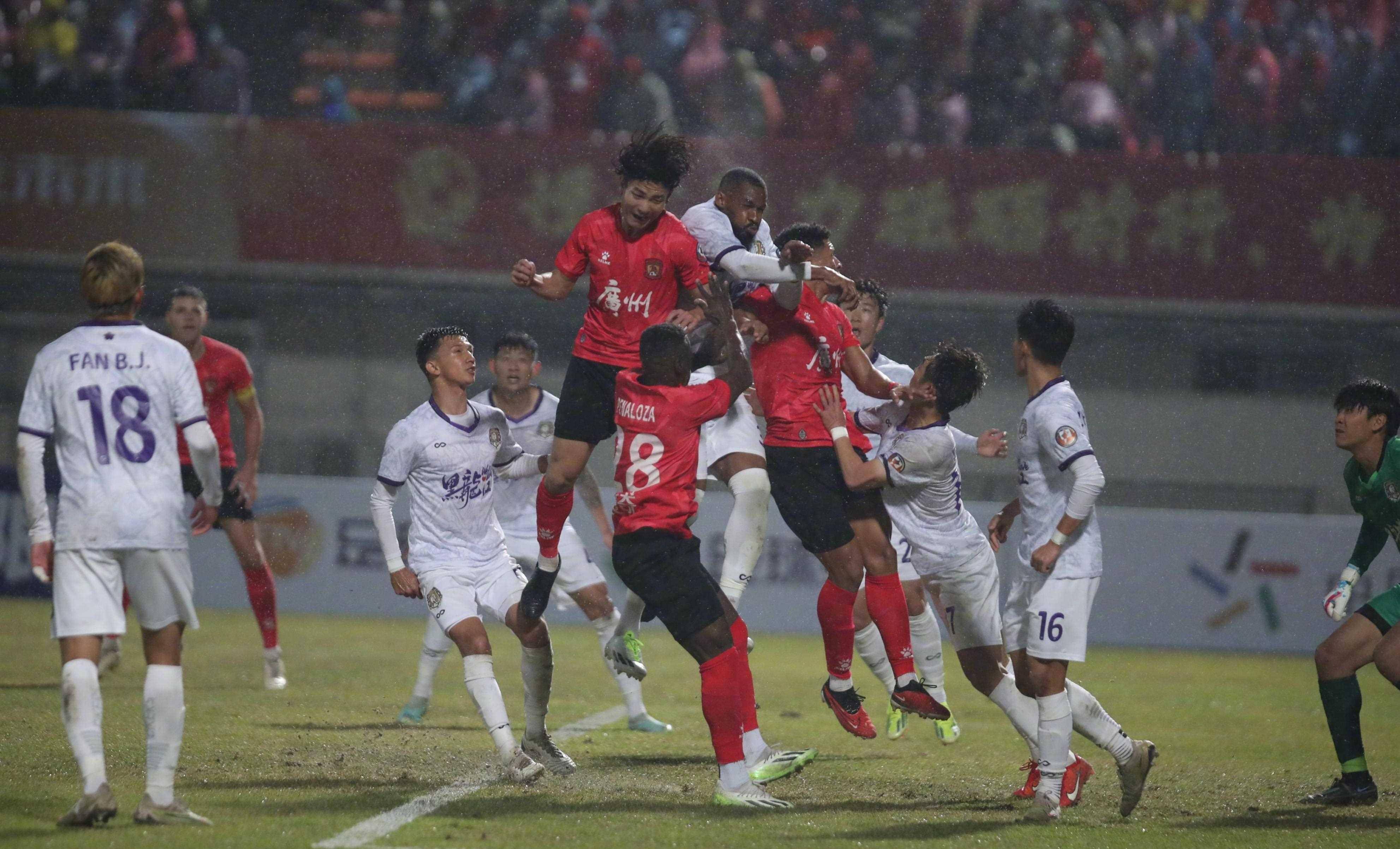 原创中甲揭幕战人数超过中超揭幕战辽宁球员重伤王世龙送礼广州负