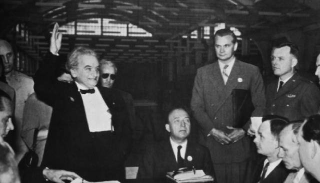 1939年,师徒二人联手构建了闻名世界的"卡门——钱学森"公式,也因为