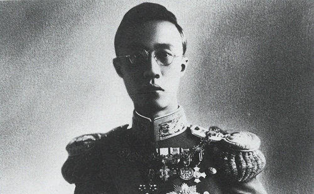 原创溥仪退位后缝在棉衣里一件宝物26年随身携带鉴定后价值过亿