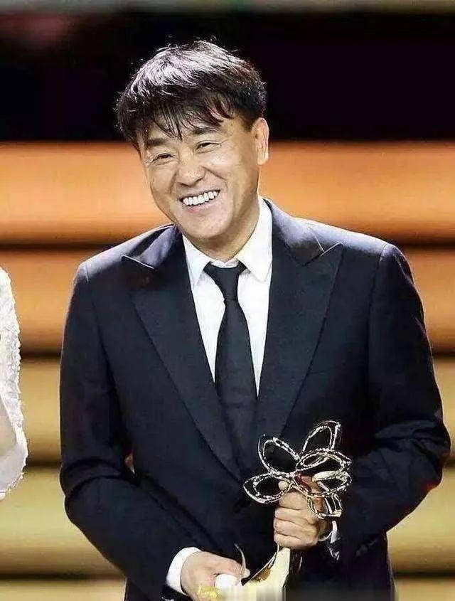 原创何冰同学聚会白捡一个老婆没钱结婚妻子倒贴五千恩爱幸福