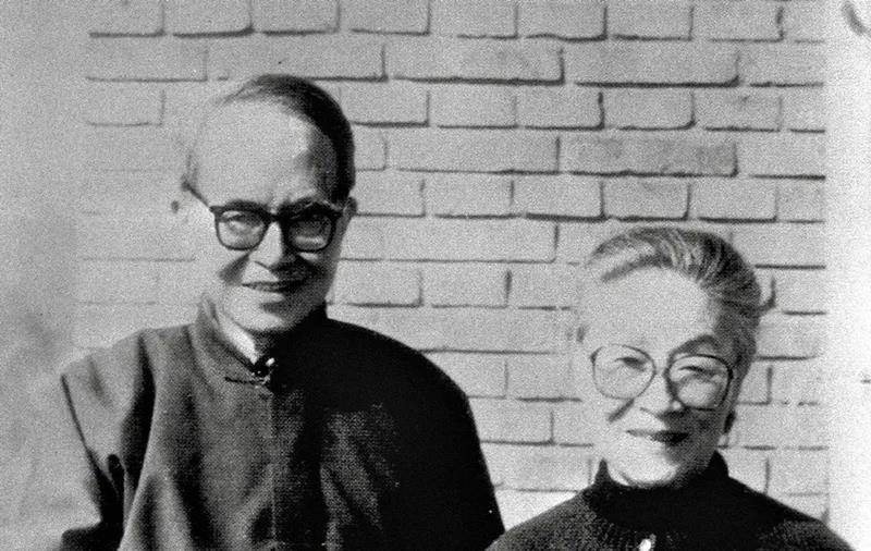 正因如此,杨绛用"痴"来形容丈夫,她没想到钱钟书不仅对她用情专一