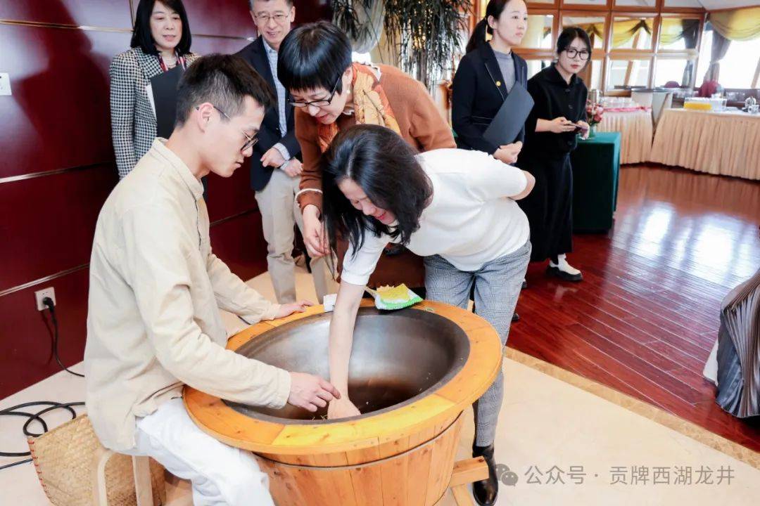 品狮峰龙井话贡牌茶韵京城俱乐部茶文化沙龙活动圆满结束