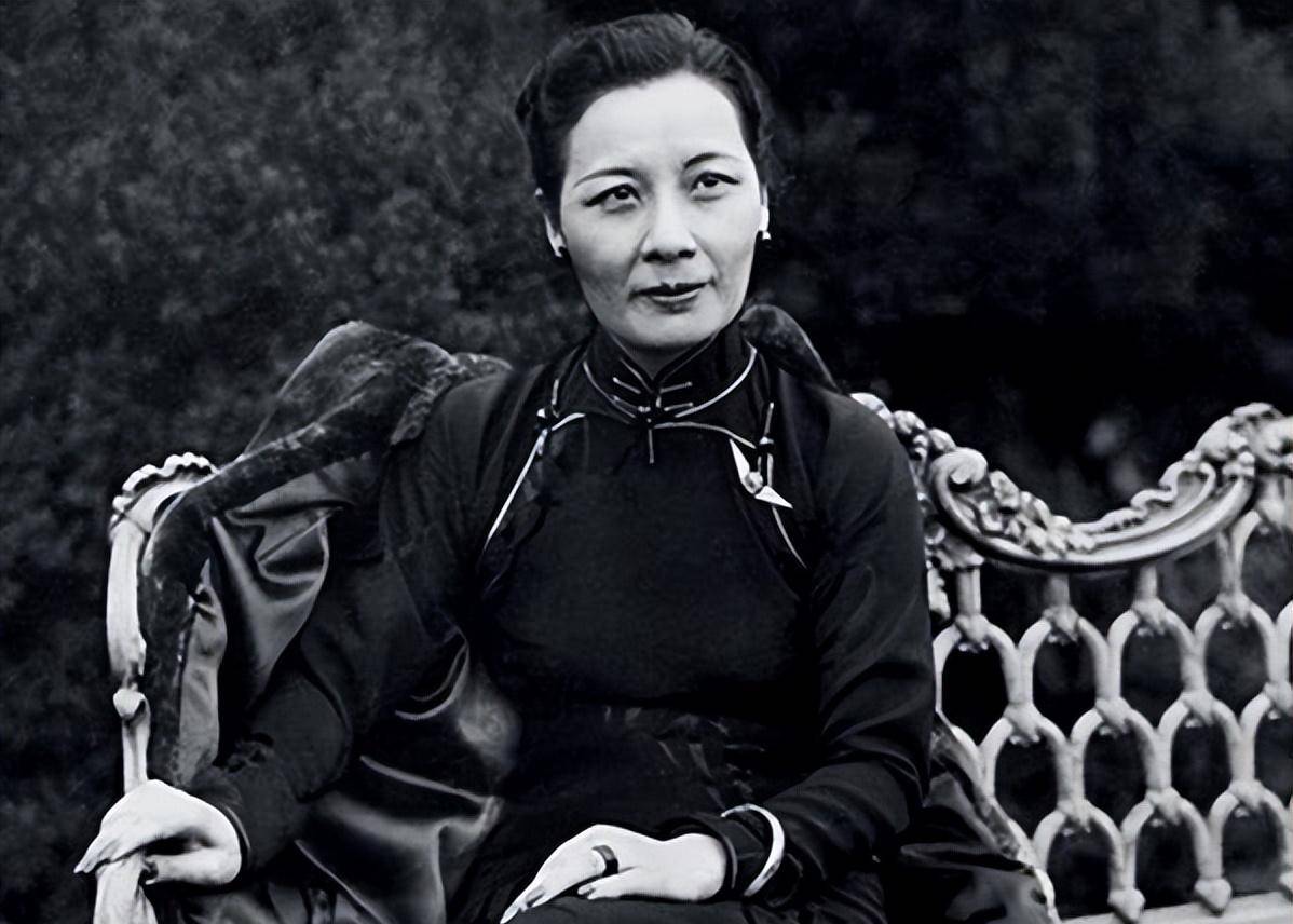 (蒋介石夫人宋美龄)蒋纬国失去权势之后,也失去了敛财的能力,可是他的