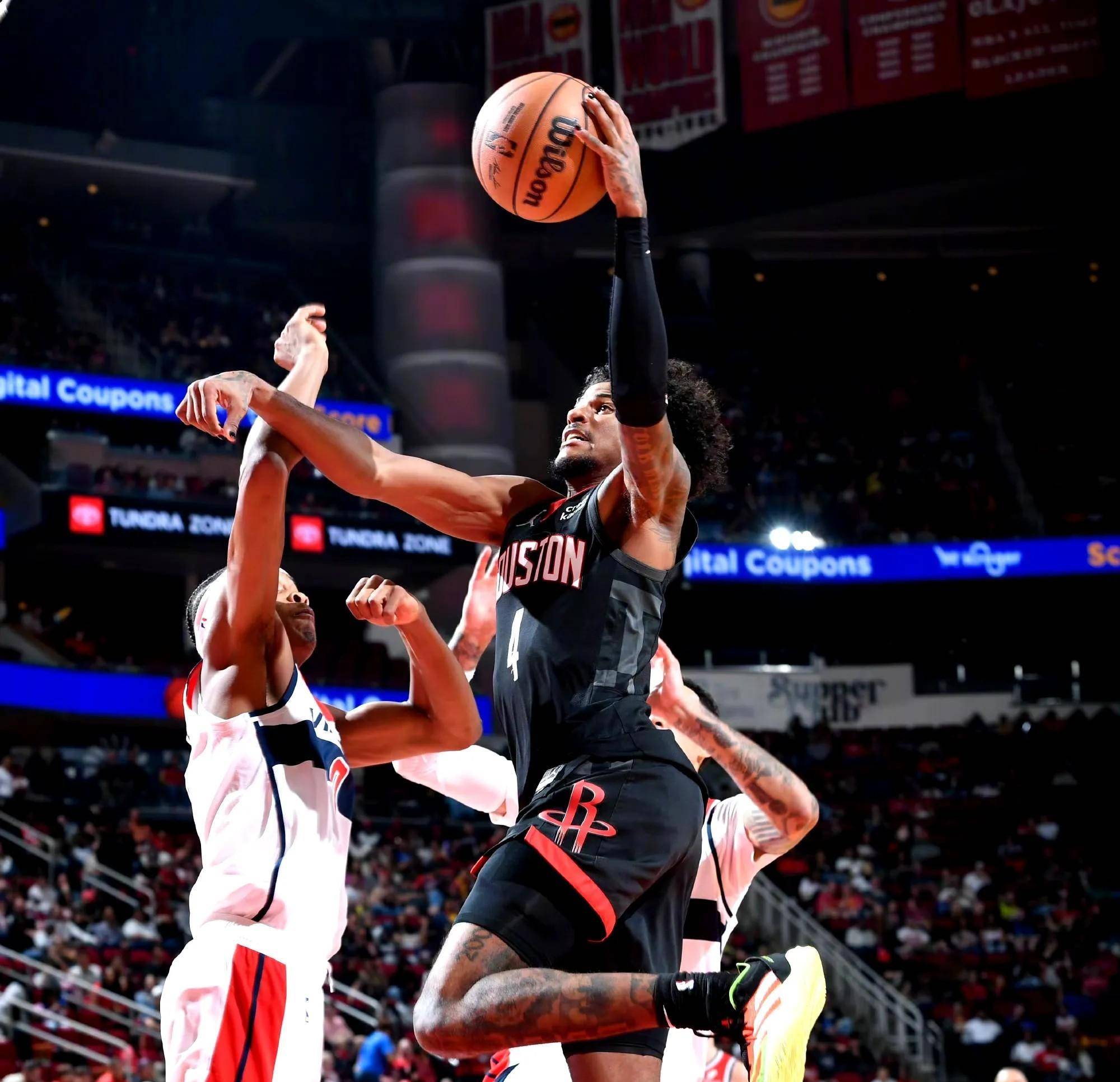 阿门20 10正负值 24 格林37 8命中率65% 范乔丹27 9 火箭四连胜_投篮