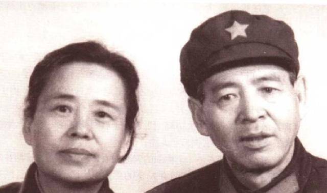 为人踏实稳重,在两人再婚之后,他特意当着妻子的面,在蔡正国烈士的墓