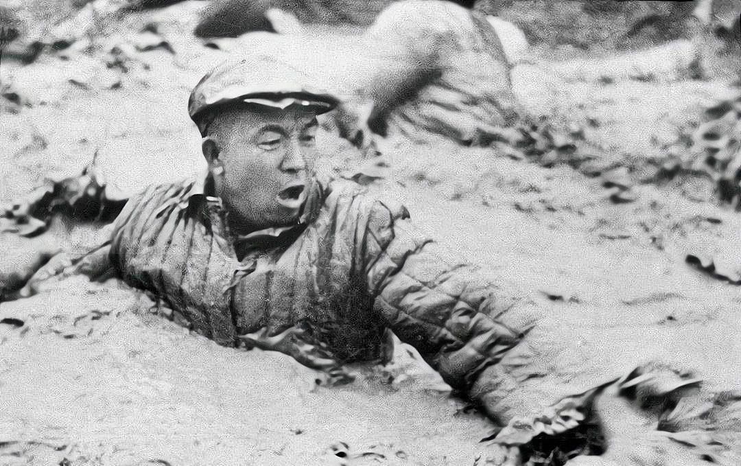 原创王进喜为祖国献石油的铁人为阻止井喷带伤跳进泥浆坑