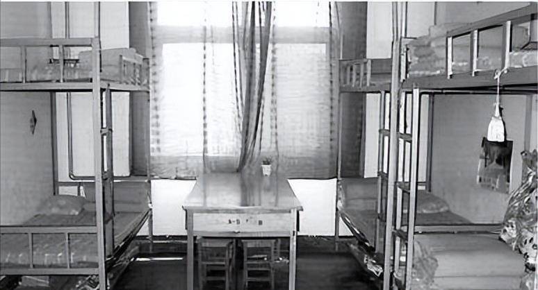 1998年静海一中"七仙女"毒杀案,唯一幸存女孩,与7具尸体过夜_宿舍