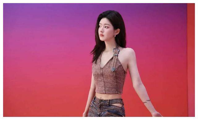 赵露思今日最新营业照,清新甜美,时尚亮相,让你心动!_魅力_美貌_作品