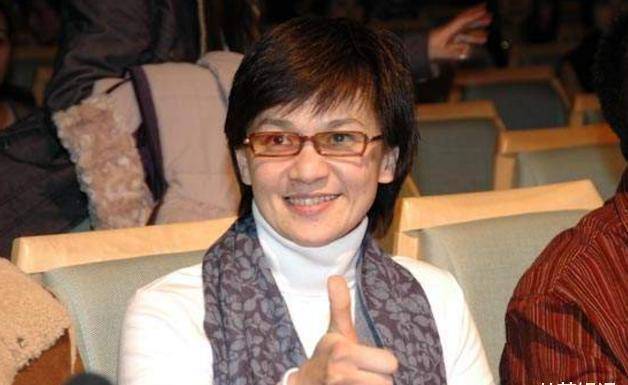 上节目做导师,狂怼选手装逼格,后被解除合约,今无人识_柯以敏_网友