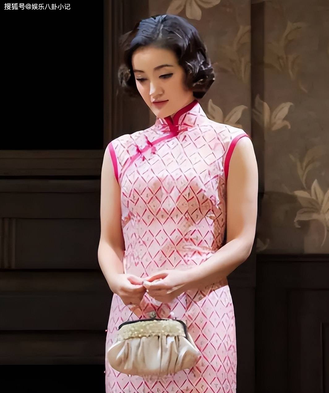 她是胡歌,韩雪同班同学,出道20年零绯闻,最红时低调嫁亿万富豪_朱杰