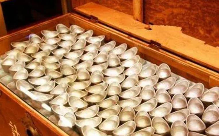 原创乾隆看望31岁的亲弟弟乾隆前脚刚走弟弟便说我现在可以死了