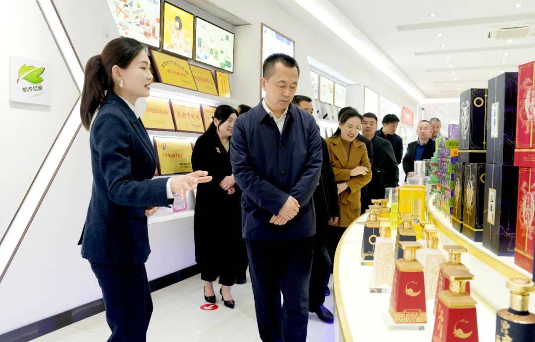 海伦市市委副书记市长刘晓光一行到访朱氏药业集团考察交流