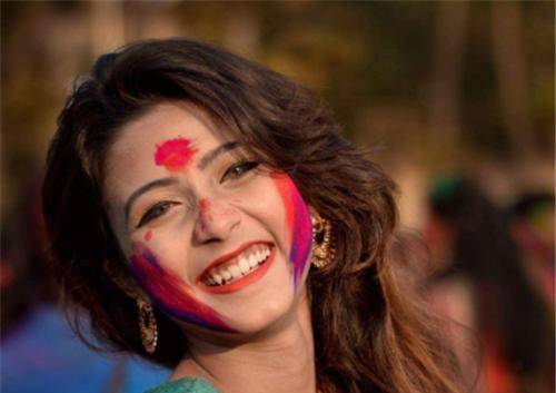 长相酷似猴头的印度女孩成网红后被富豪娶回家如今活成了这样