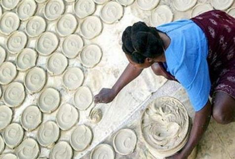 原创非洲泛滥成灾没人吃宁愿吃土也不碰中国人拿它当宝贝