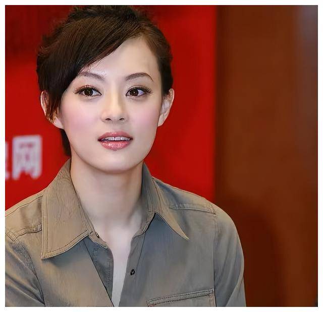 孙俪现身活动,披着长发,网友惊呼颜值大爆发!