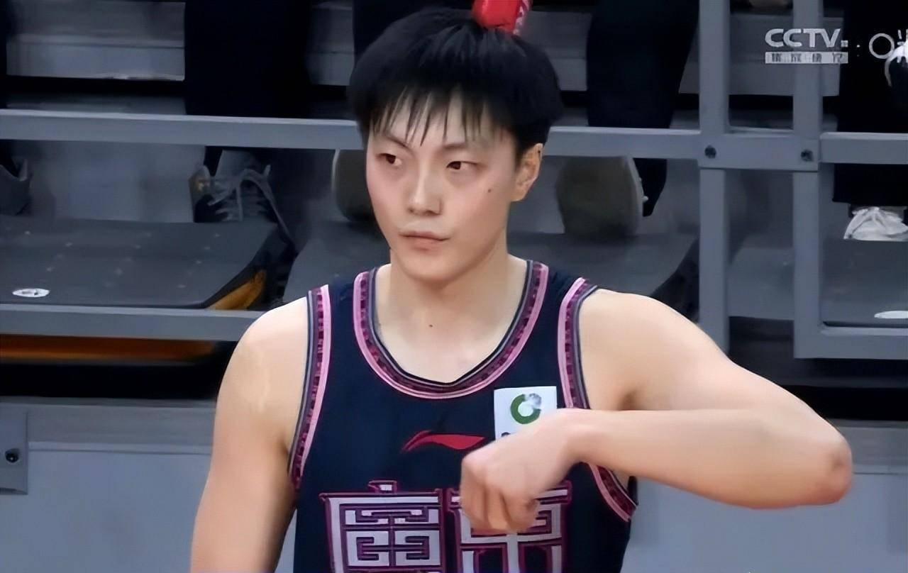 原创辽宁队大败新援首秀胡明轩6三分24分广东队补强内线