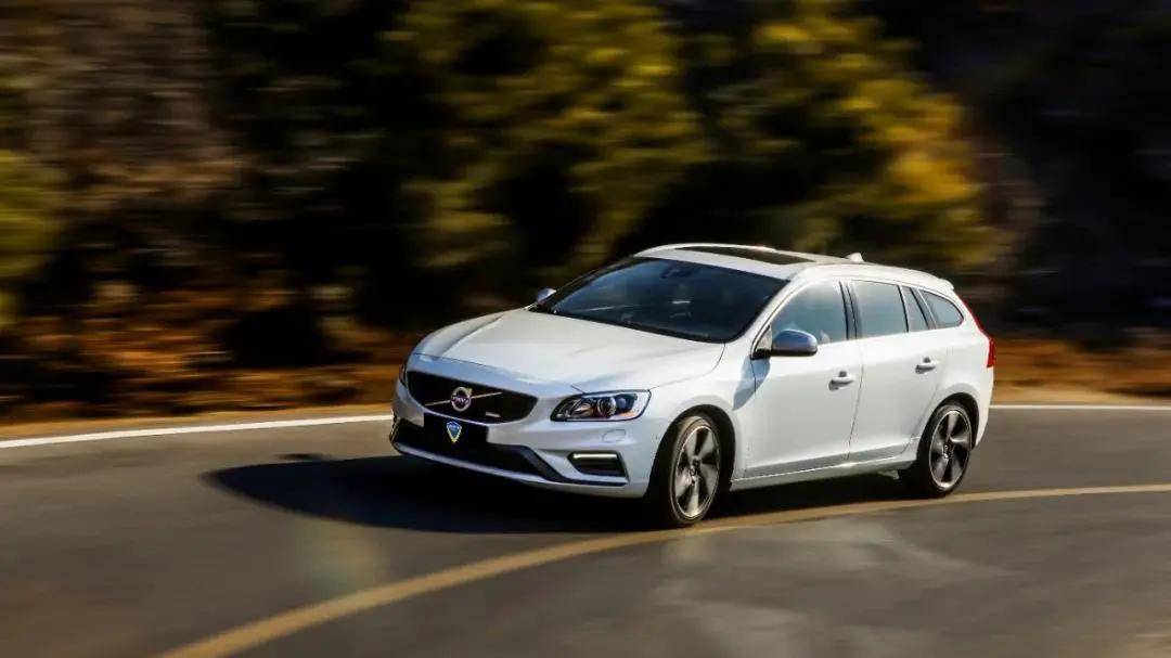 从第二代s60/v60开始,沃尔沃将运动化的设计套装命名为r-design,多数