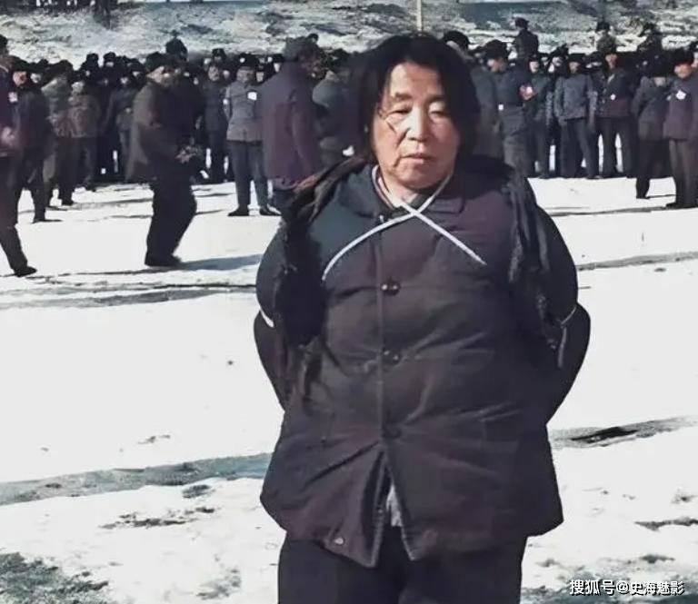 70年代女官王守信7年贪污50万元进行审判拒不认错撒泼打滚