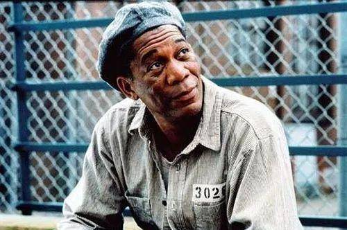 一样会被体制化,从某种角度来看,我们每个人都生活在"肖申克监狱"中