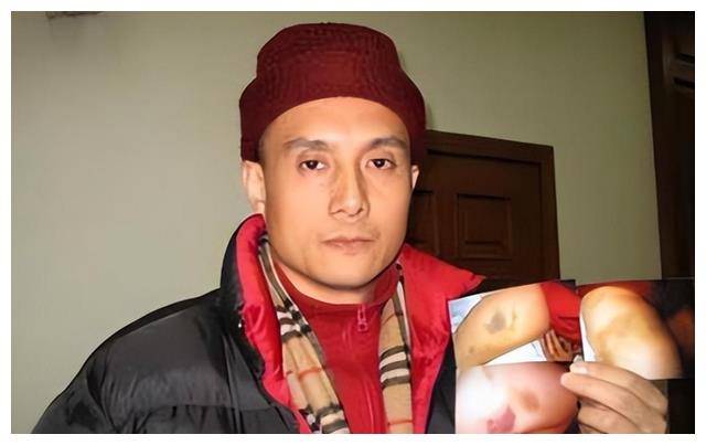 此外,赵丽颖作为从小演员跻身为大明星的典范,也并非走过一帆风顺的