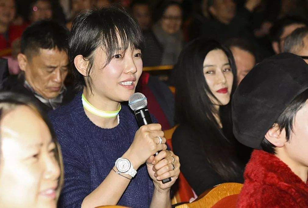 原创白百何没戏拍变邋遢穿健身裤来医院毫无形象可言