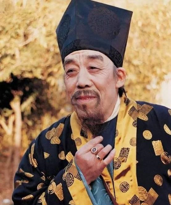 像伴读书童,常随(包括星爷的经典人物华安,由原先的小厮9527变成了