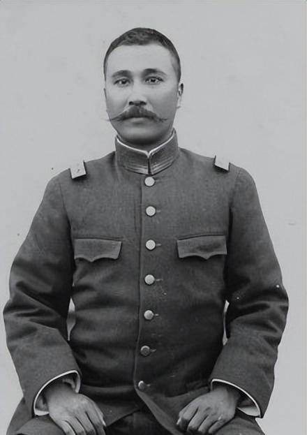 陈炯明这次起义,除黄兴一路按时发动外,其余姚雨平,陈炯明,胡毅生三路