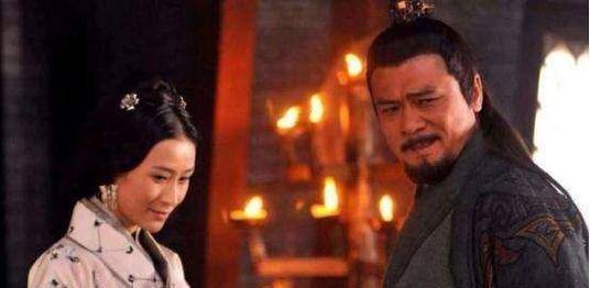 他还喜欢将宫女,侍妾,打扮得漂漂亮亮的,然后砍掉她们的头颅