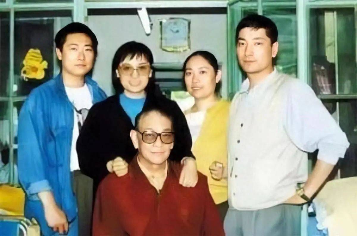 原创谢添能导能演真能干比妻子大13岁儿子也是知名演员