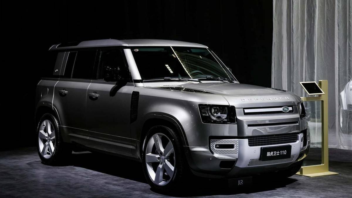 而卫士county station wagon车身侧面的county三色饰条也逐渐成为标志