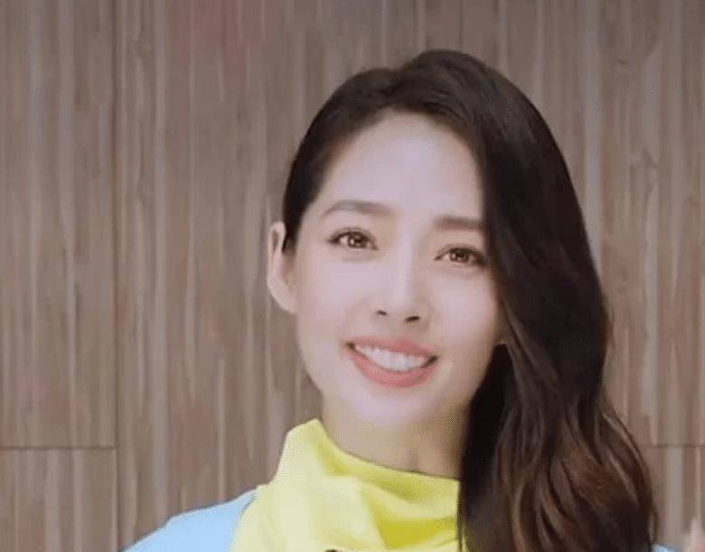 原创郭碧婷产女首露面向太采访发言引争议一胎刚满月又要生