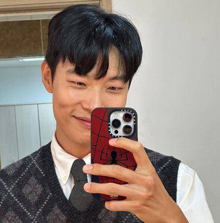 原创韩韶禧柳俊烈爆热恋夏威夷饭店泳池约会双方公司发声