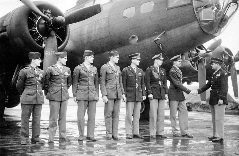 让日本人又恨又怕的美国将军把东京炸成废墟烧死近50万日本人