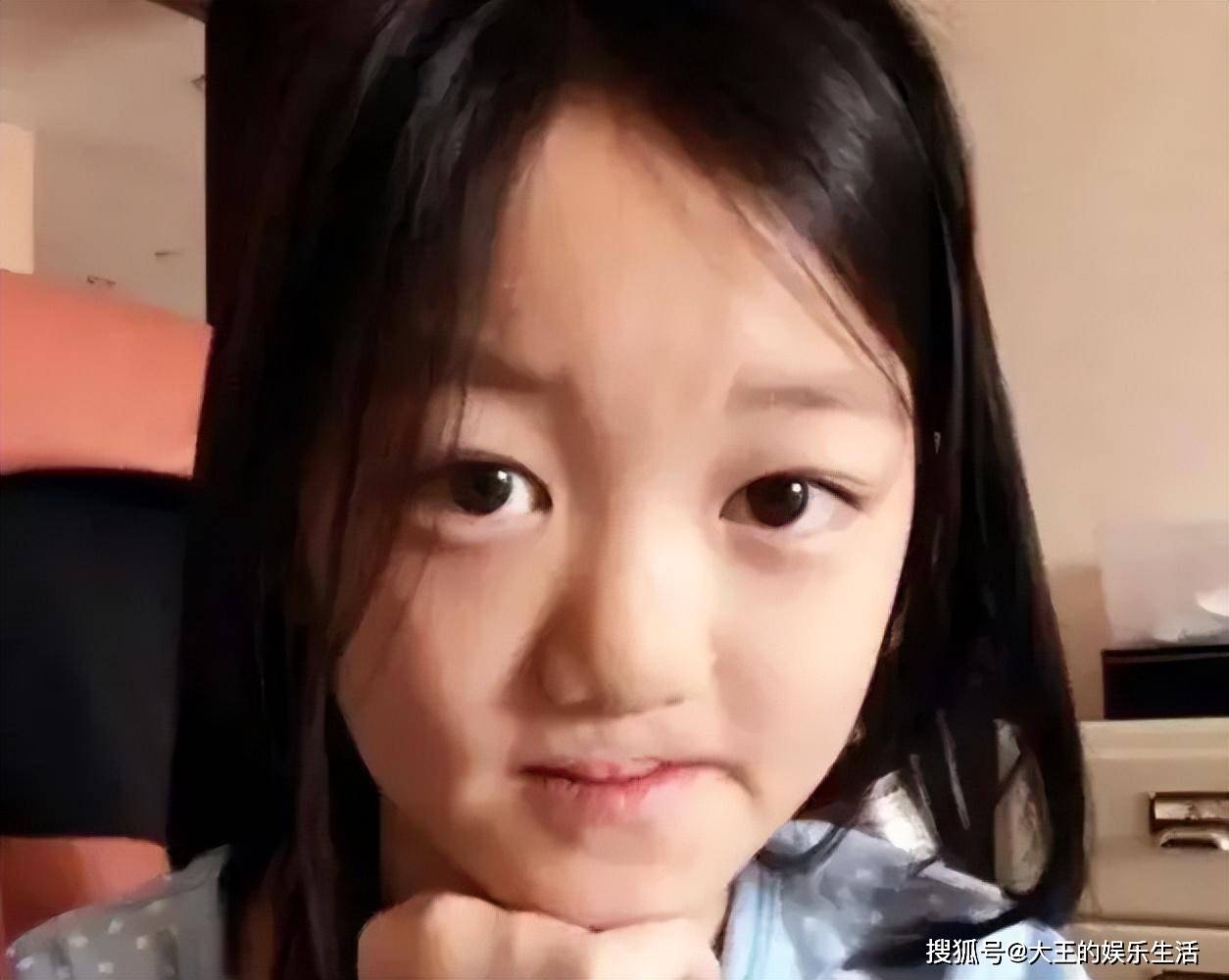 嘴唇疤痕全消失,气场强大身材高挑,特像王菲_窦靖童_李亚鹏_成为了