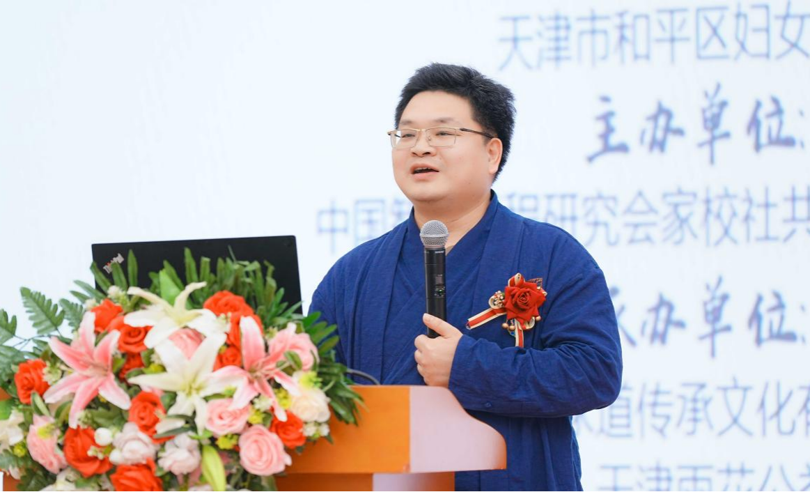 客座教授田易生山西天元集团创始人李景春全国巾帼文明岗专家型校长