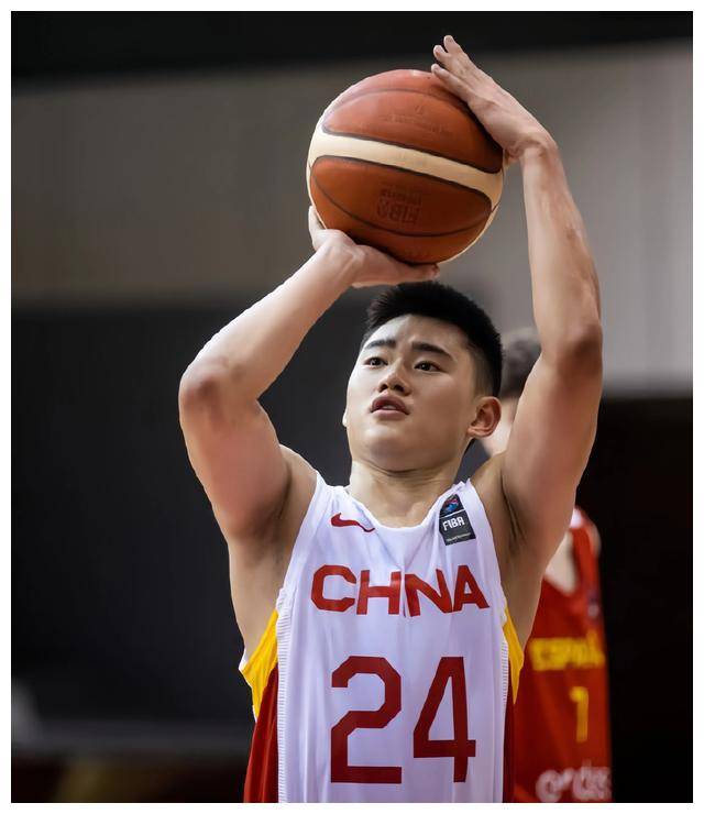 中国男篮未来之星杨瀚森领衔林葳争四小郭艾伦亮相